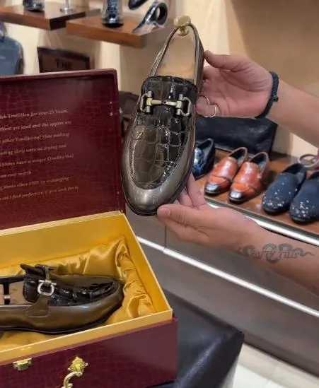 Horsebit embossed loafers
