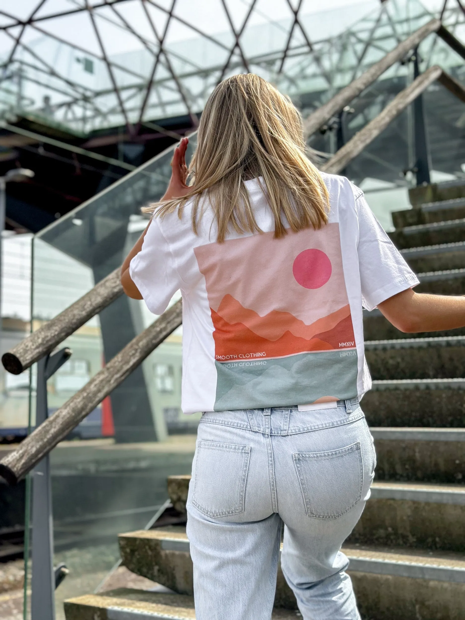 White T / Mountains Front Back Women