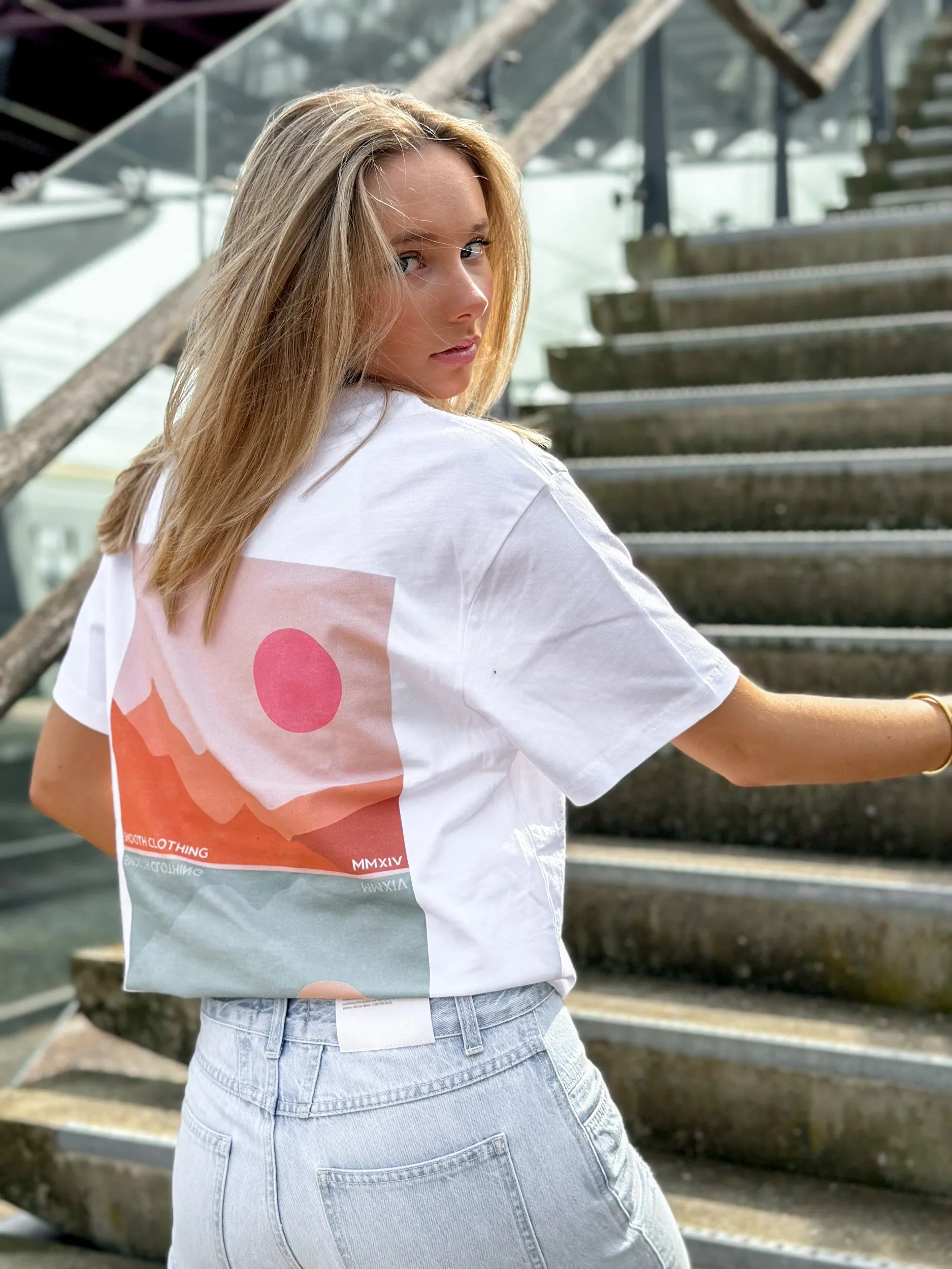 White T / Mountains Front Back Women